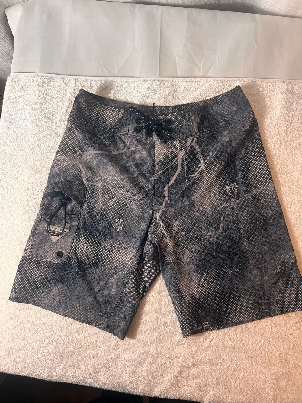 Columbia Black Marble-Effect Men's Swim Board Shorts